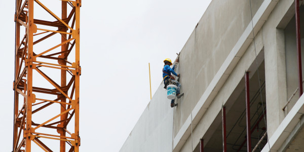 Trabajos Verticales en Fachadas de Edificios / Viviendas en Alicante · Pintar Edificios de Construcción de Obra Nueva